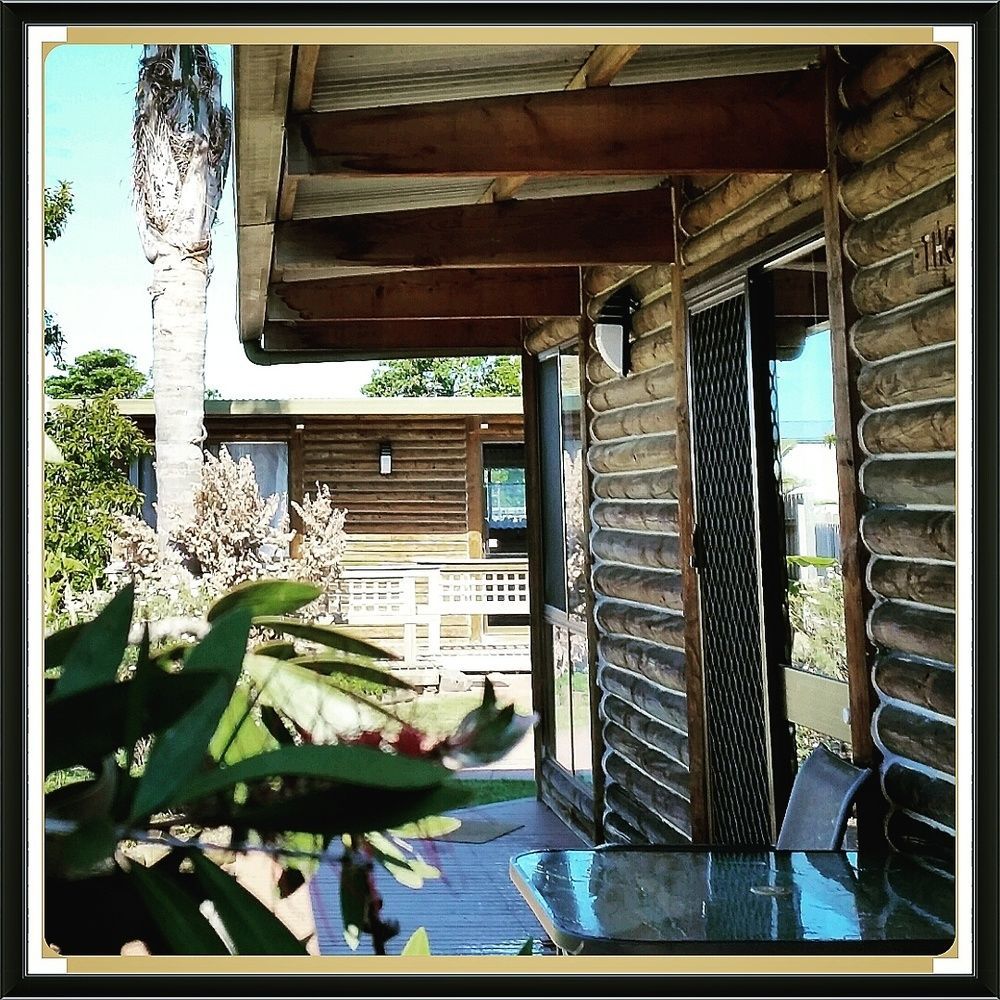 Lazy Acre Log Cabins レイクス・エントランス エクステリア 写真