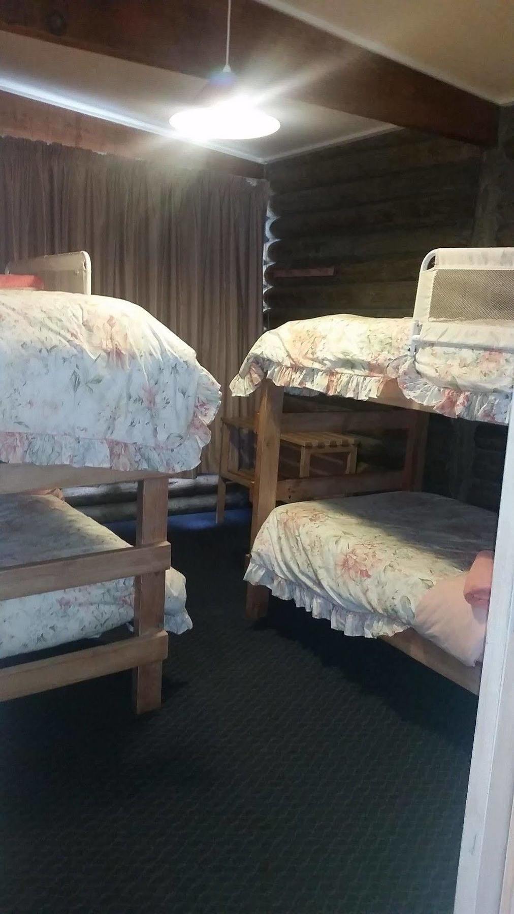 Lazy Acre Log Cabins レイクス・エントランス エクステリア 写真