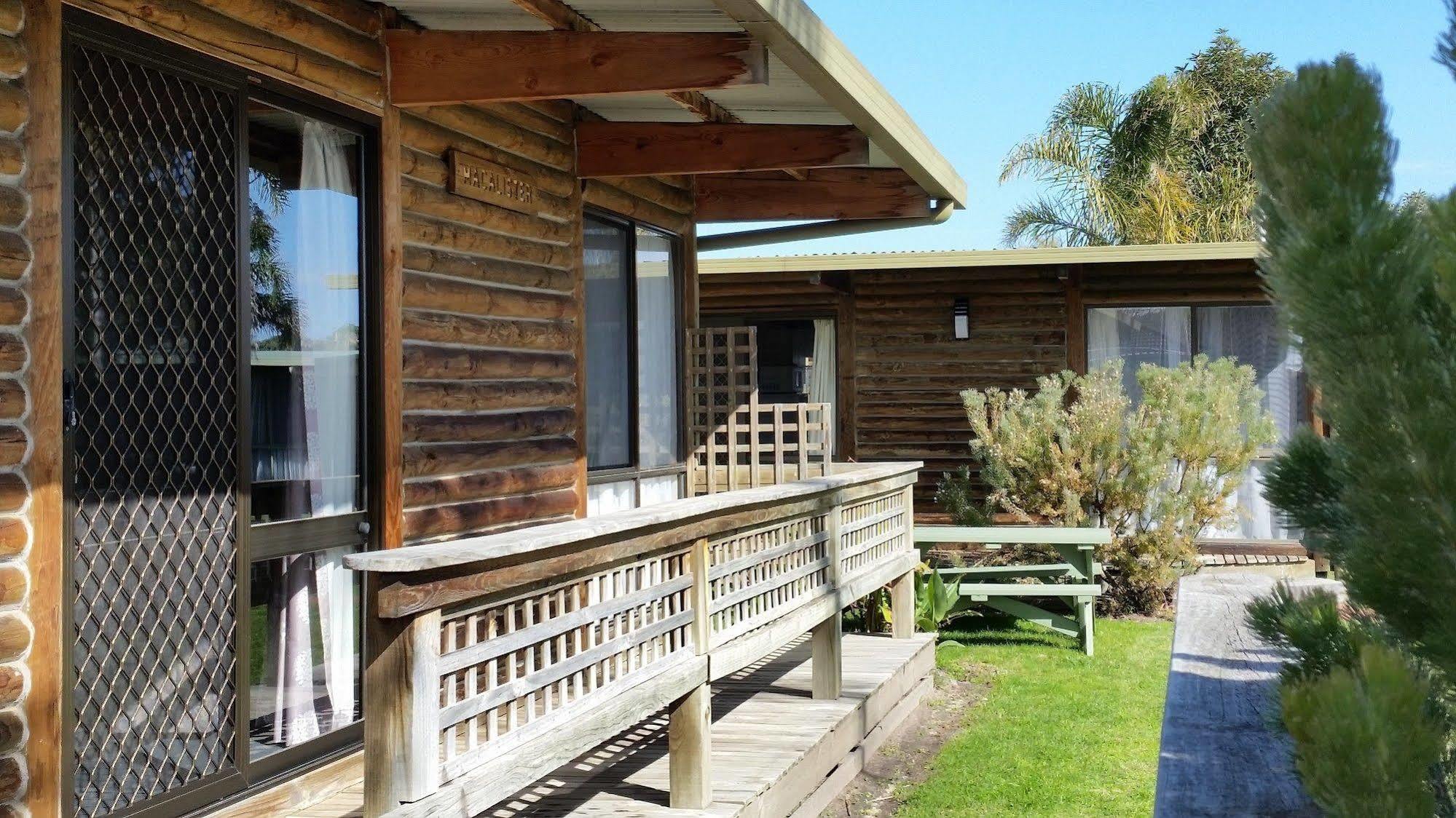 Lazy Acre Log Cabins レイクス・エントランス エクステリア 写真