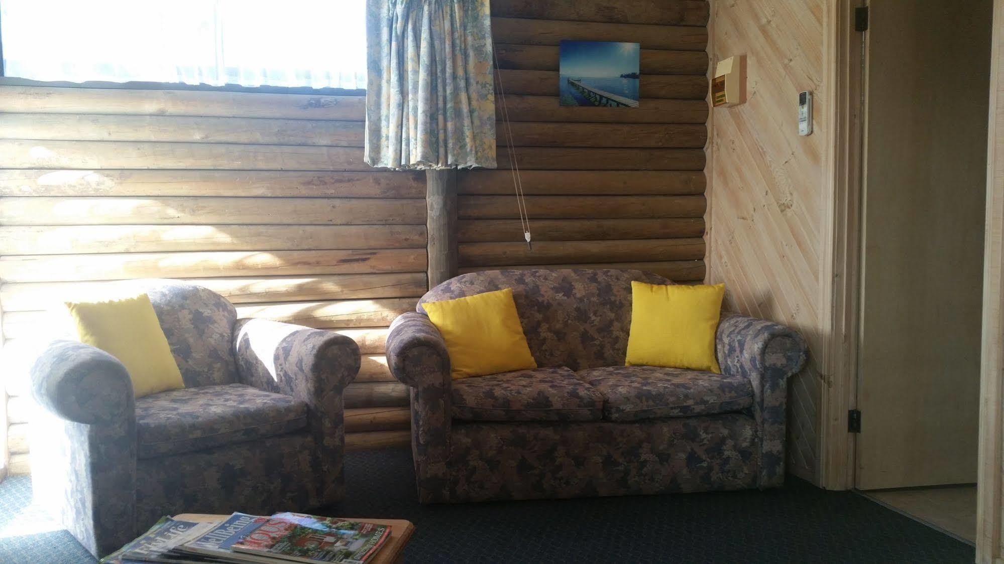 Lazy Acre Log Cabins レイクス・エントランス エクステリア 写真