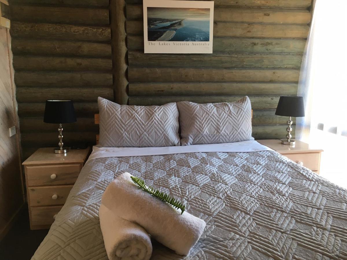 Lazy Acre Log Cabins レイクス・エントランス エクステリア 写真