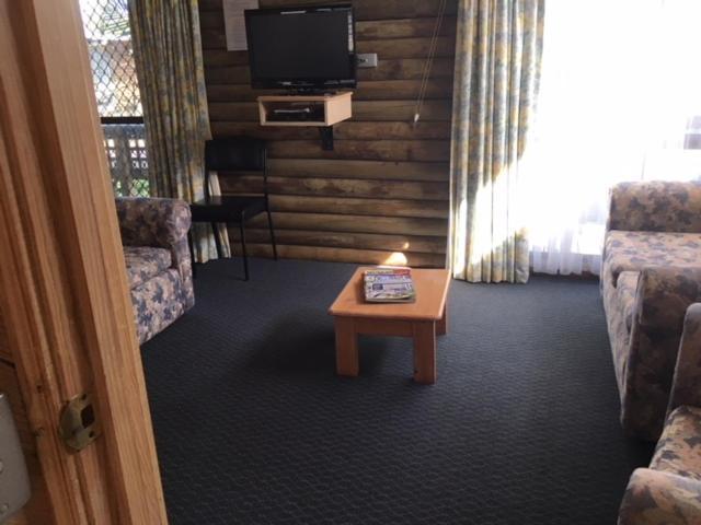 Lazy Acre Log Cabins レイクス・エントランス エクステリア 写真