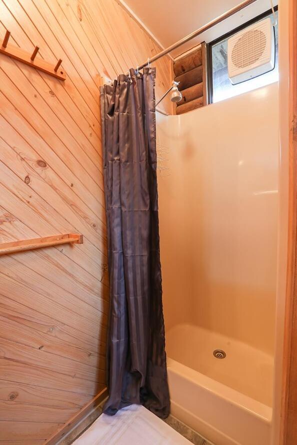 Lazy Acre Log Cabins レイクス・エントランス エクステリア 写真